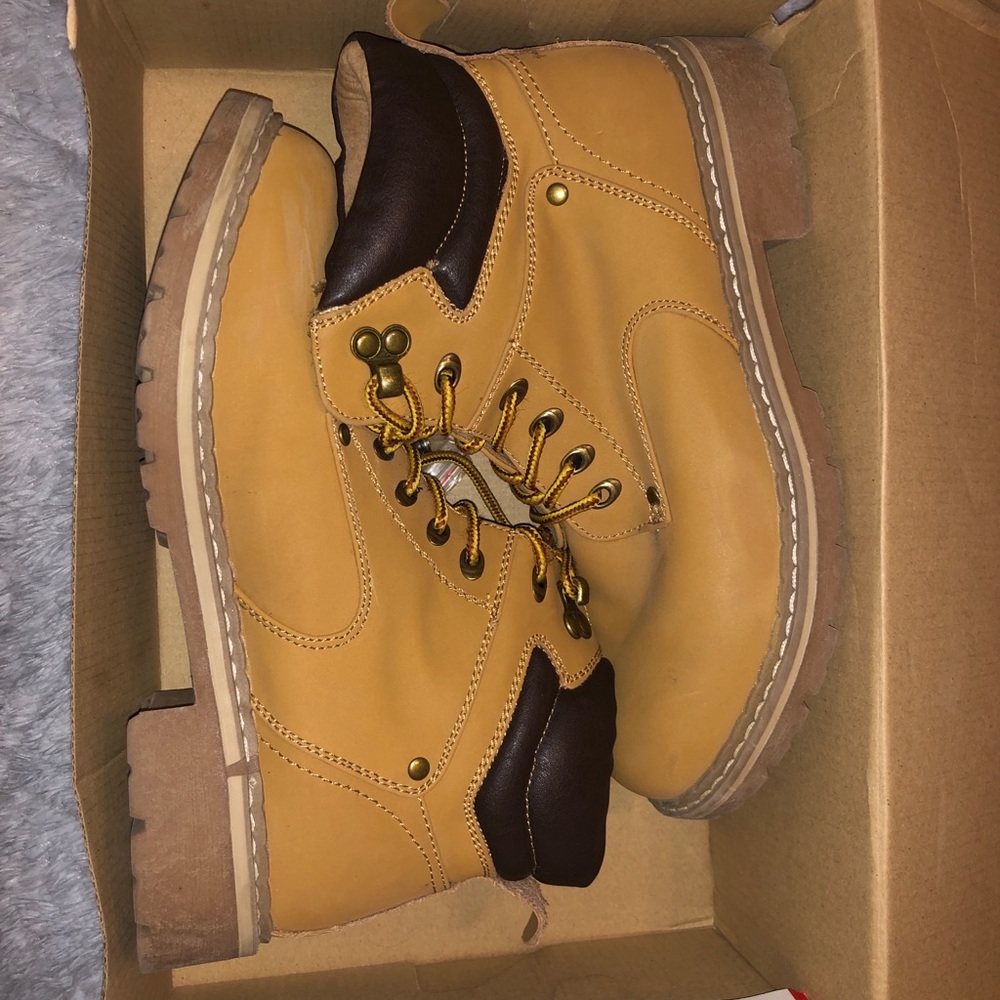 Size 7 Woman’s Work Boots